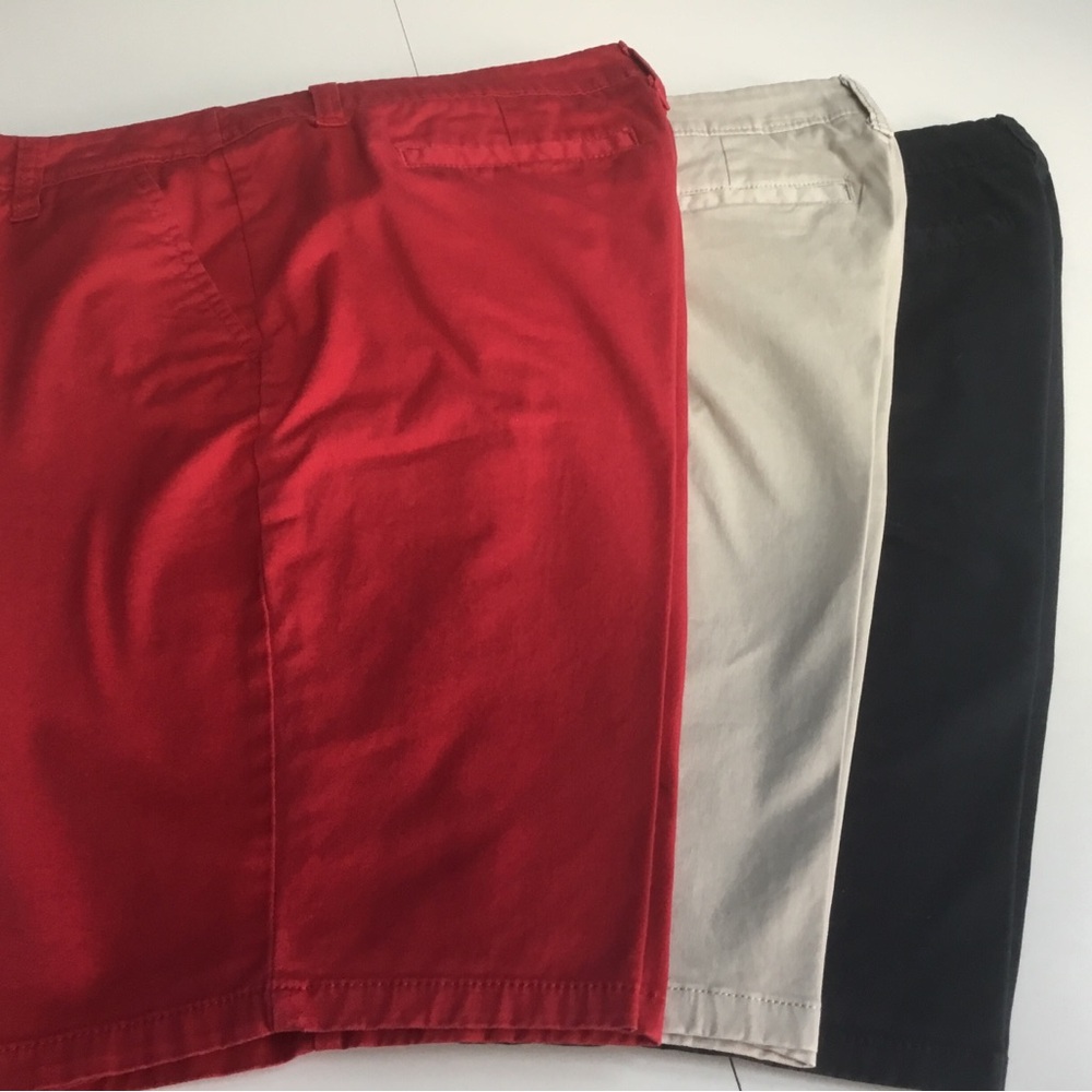 Liz Claiborne Women's Shorts in Red, Cream, and Black